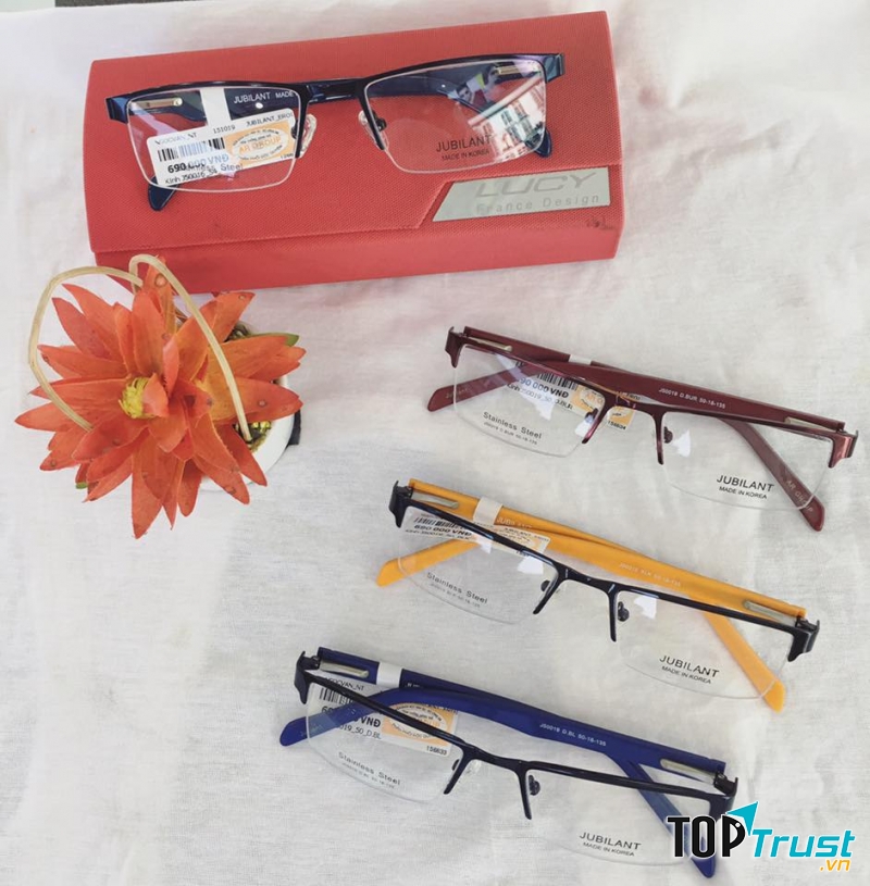 Mắt Kính Ngọc Vân