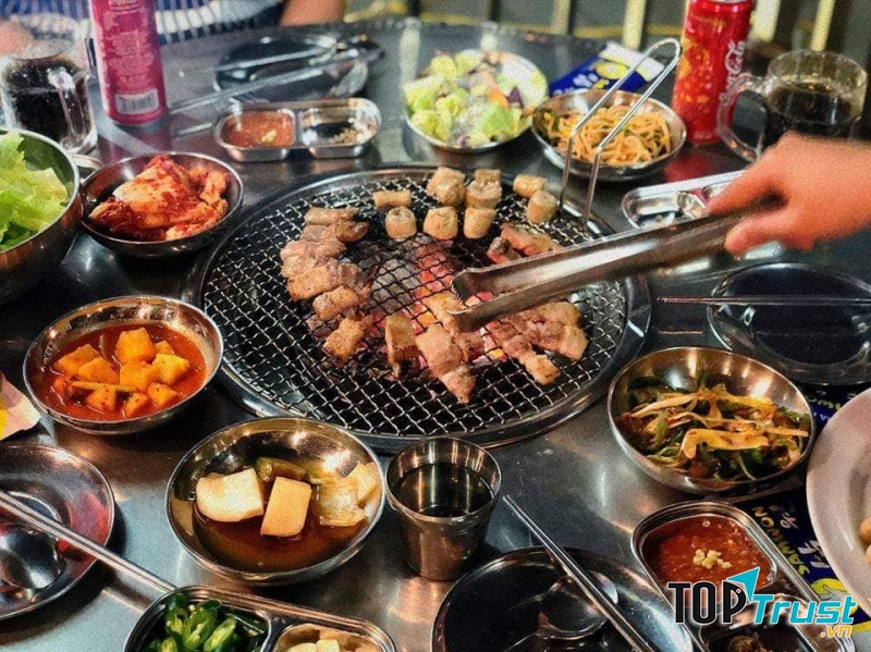 Nhà Hàng Samwon với nhiều món ăn ngon