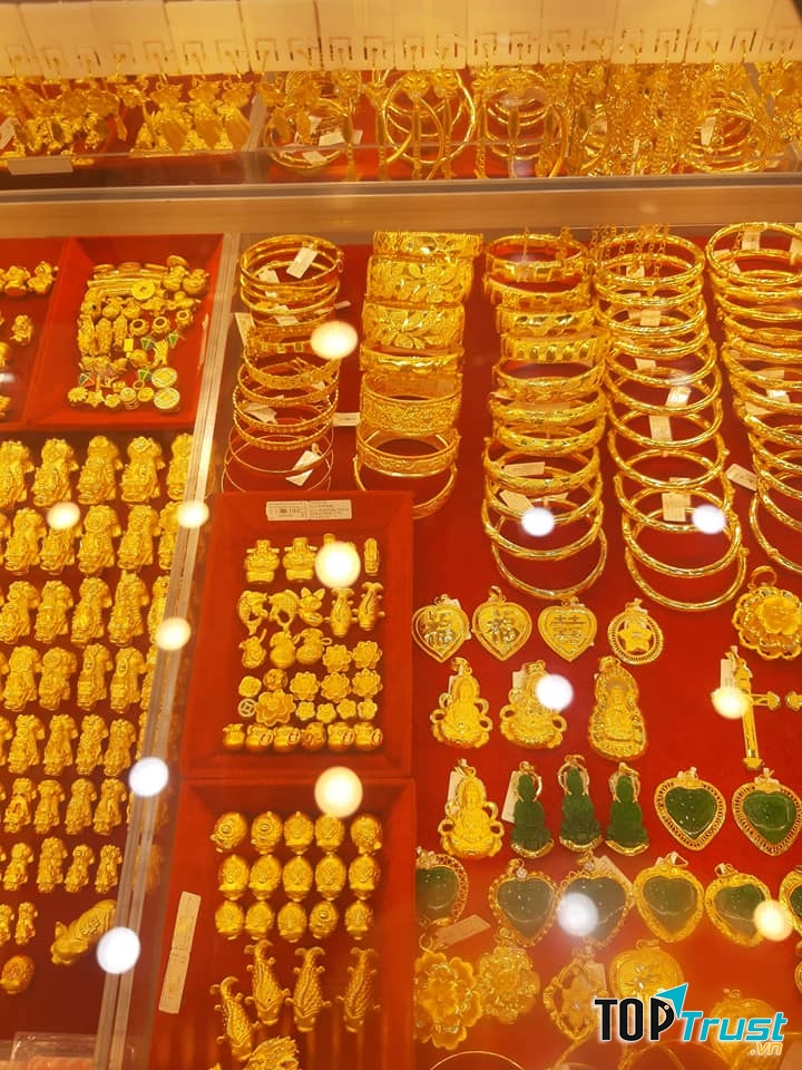 Tiệm vàng TỶ