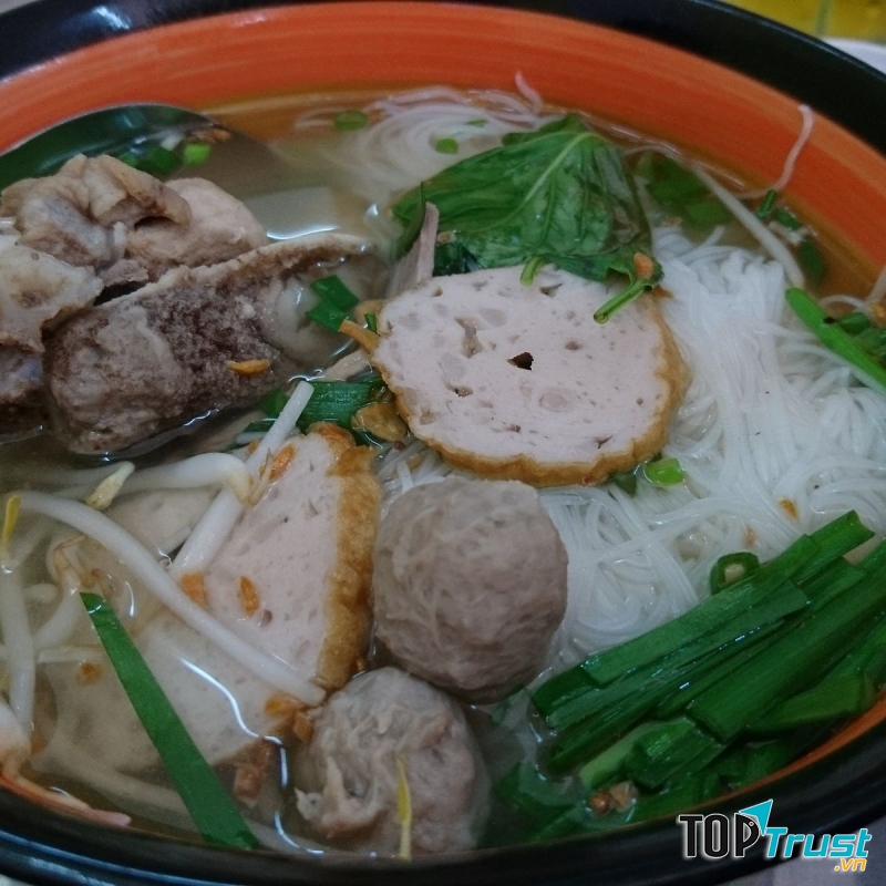 Hủ tiếu bò viên Chú Tư Già