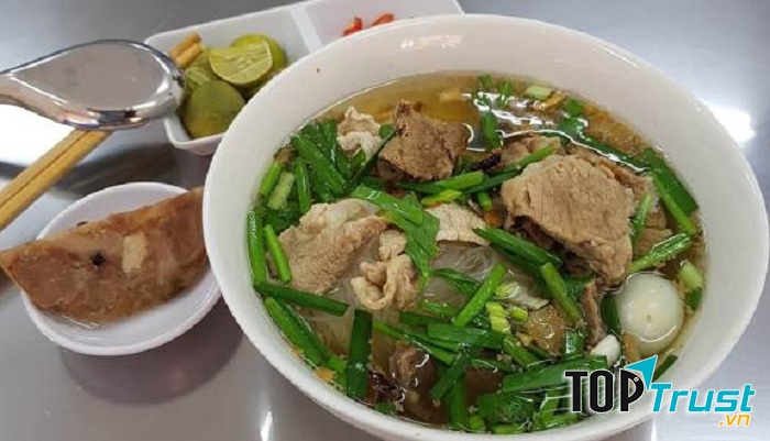 Du lịch Sài Gòn nếu không dành thời gian thưởng thức tô hủ tiếu gõ thì quả thực rất đáng tiếc.