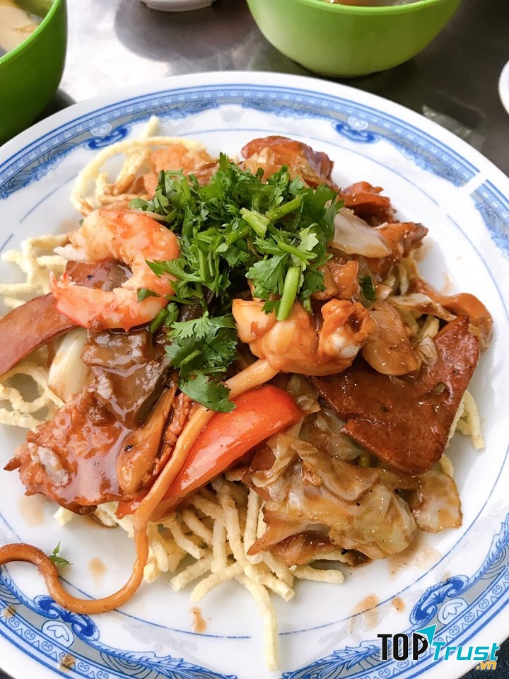 Hủ tiếu, mì xào giòn Minh Tuyết