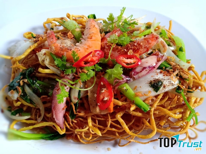 Hủ tiếu, mì xào giòn Minh Tuyết