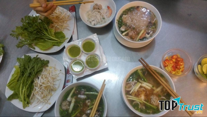 Hủ tiếu ông già Cali.