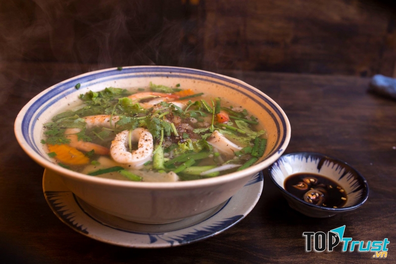 Hủ tiếu mực Ông Già