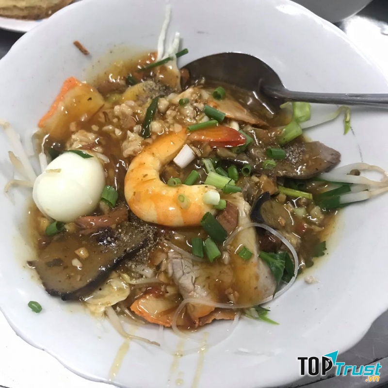 Tô hủ tiếu thơm, sợi dai giòn đặc trưng.