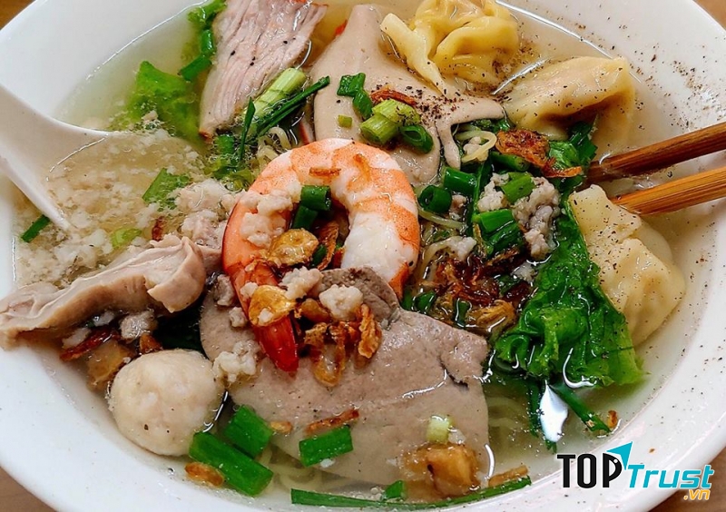 Bát hủ tiếu Nam Vang với nước lèo ngọt thanh, tự nhiên