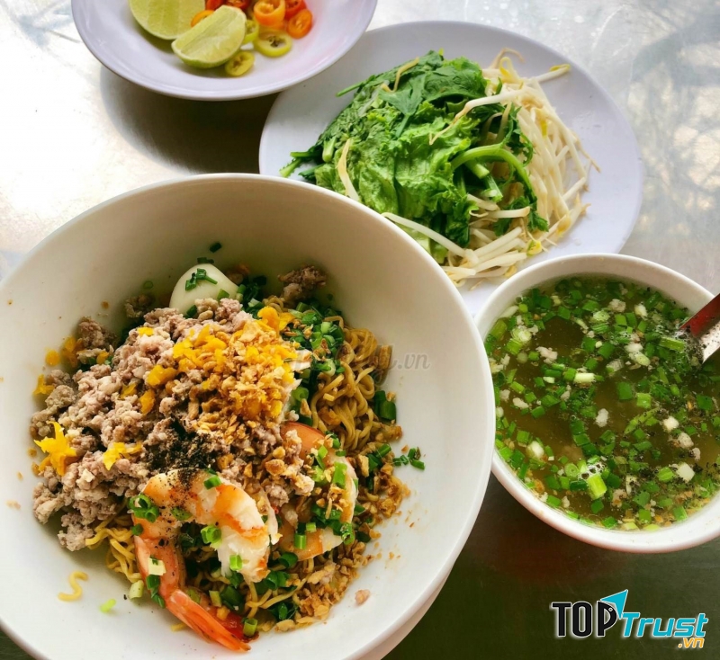 Tô hủ tiếu Nam Vang hấp dẫn, bắt mắt tại quán Dũng Mập