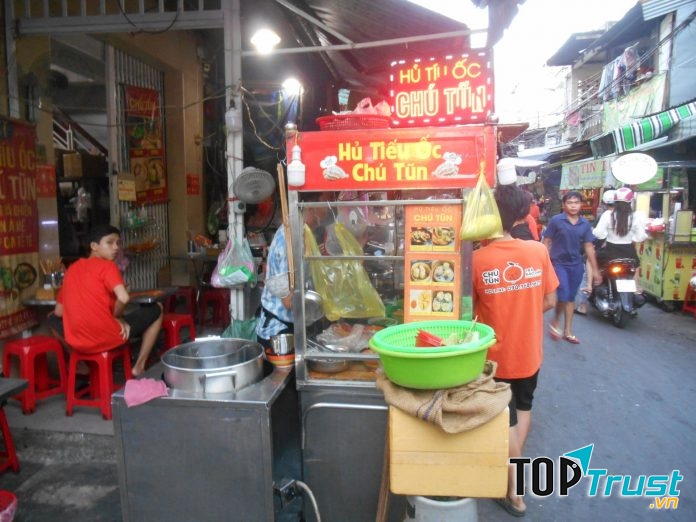 Quán thường xuyên quá tải khách.