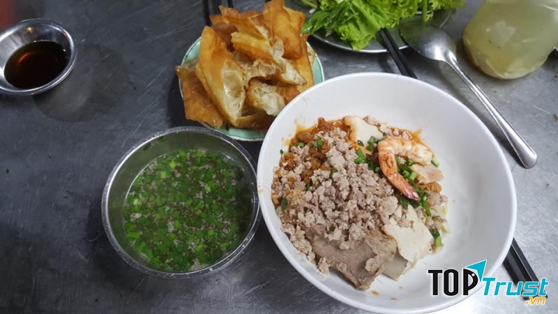 Mỗi tô hủ tiếu được phục vụ đều có mùi hương rất quyến rũ