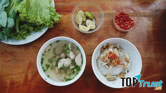 Hủ tiếu của tiệm ăn Phượng