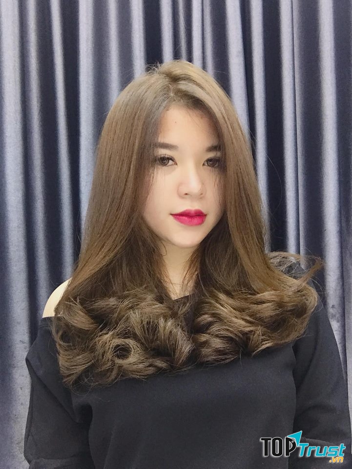 Luôn cập nhật các xu hướng thời trang tóc mới nhất, những kiểu tóc mà Hứa Hair Salon tạo nên bao giờ cũng đem đến sự mới mẻ, độc đáo