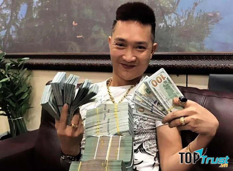 Huấn Hoa Hồng bị bắt