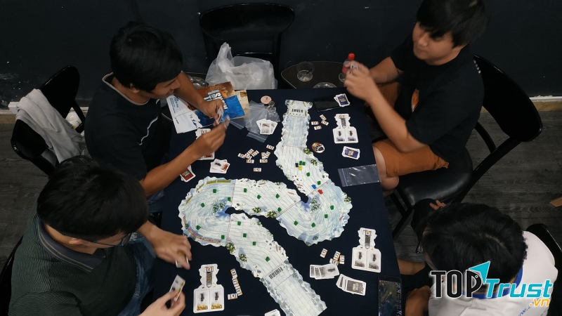 HUB Tavern thường xuyên tổ chức các buổi offline, các giải đấu cho các thành viên