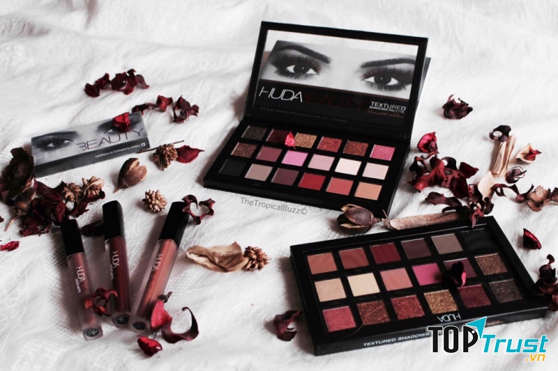 Huda Beauty Eyeshadow Palette Rose Gold Edition