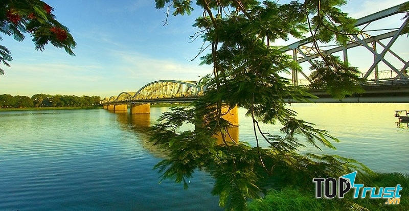 Cầu Tràng Tiền thơ mộng