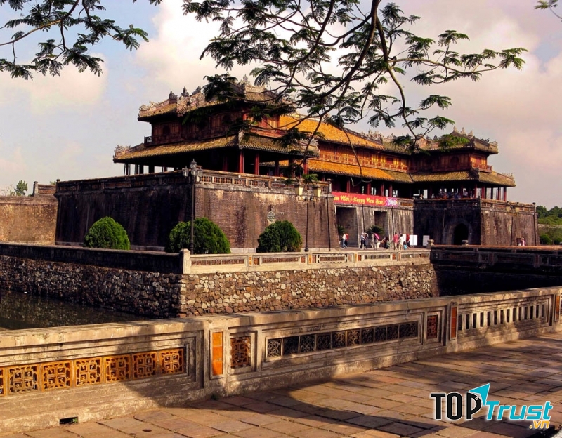 Nét cổ kính của cố đô Huế