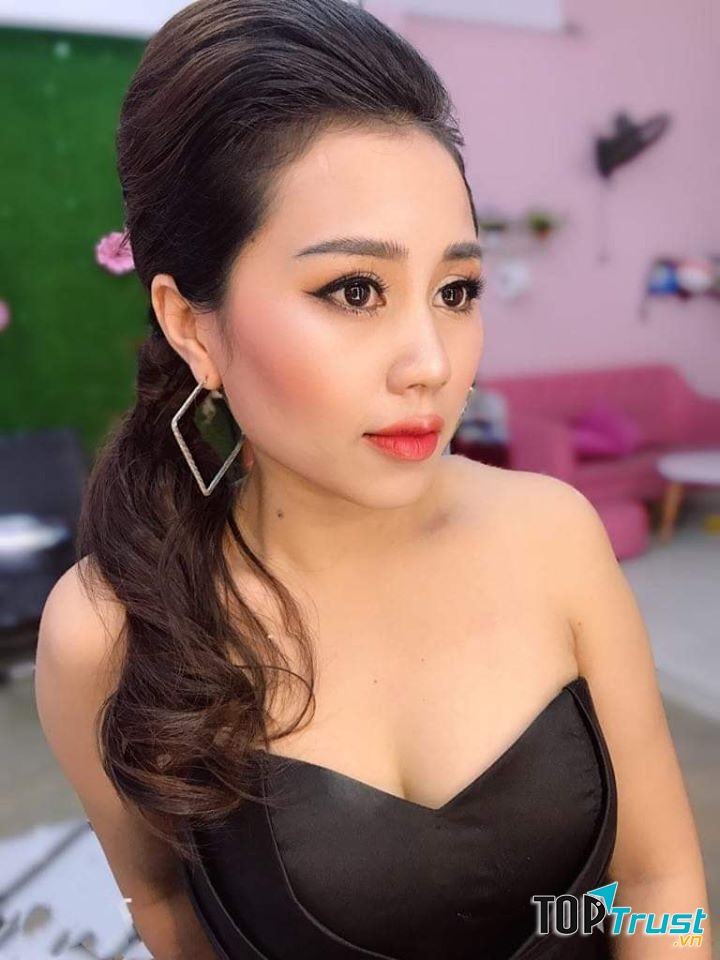 HUE TRAN MAKEUP & HAIR