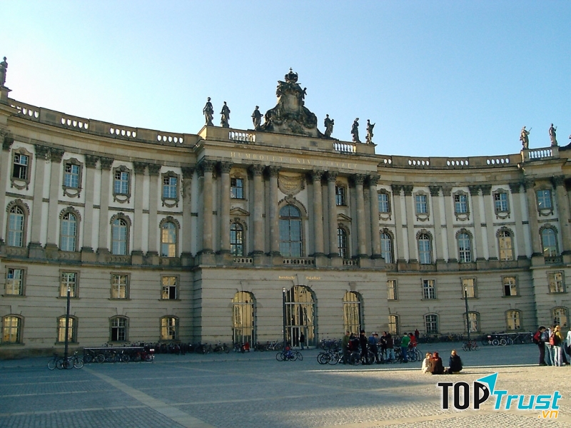 Humboldt Berlin cũng không phải là ý tưởng tồi đâu nhỉ?