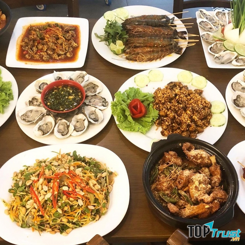 Rất nhiều đồ nướng ở Hun Khói cho bạn lựa chọn.