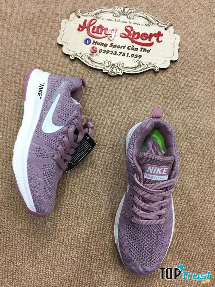 Bên cạnh quần áo thì Hưng Sport còn kinh doanh mặt hàng giày thể thao