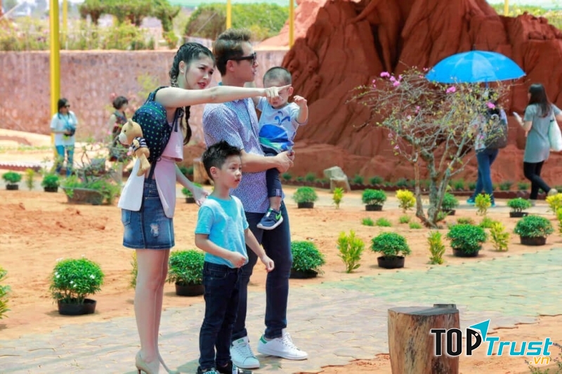 Bé có thể học ở mọi lúc mọi nơi.