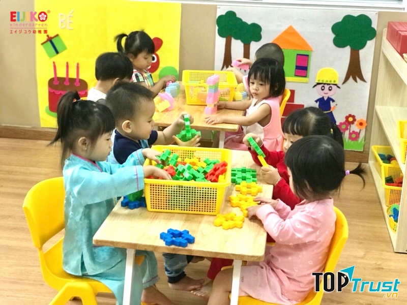 Hướng dẫn trang trí góc tạo hình