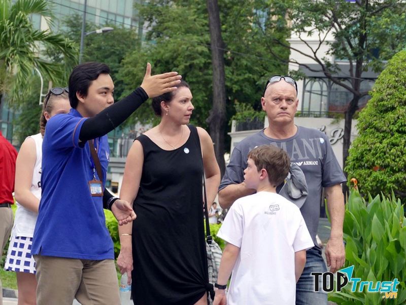 Hướng dẫn viên du lịch