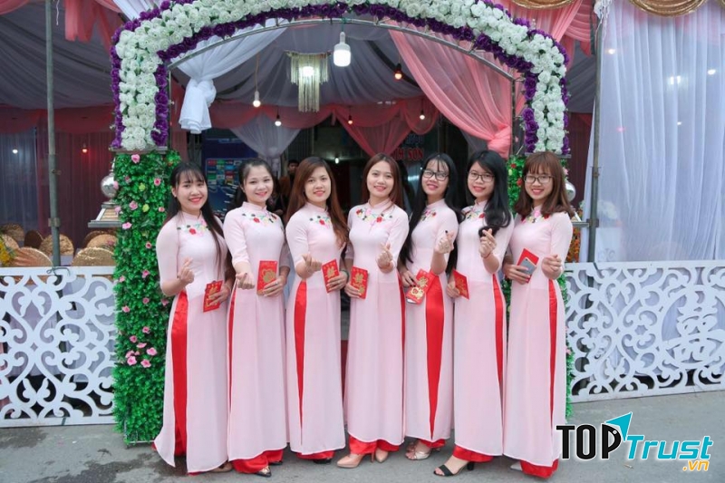 Dàn bê tráp nữ xinh xắn đáng yêu