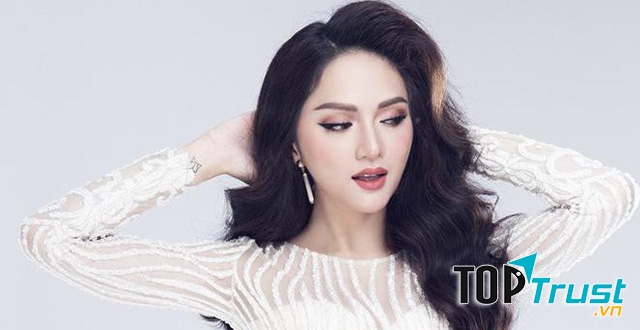 Gương mặt xinh đẹp và thân hình gợi cảm của Hương Giang idol