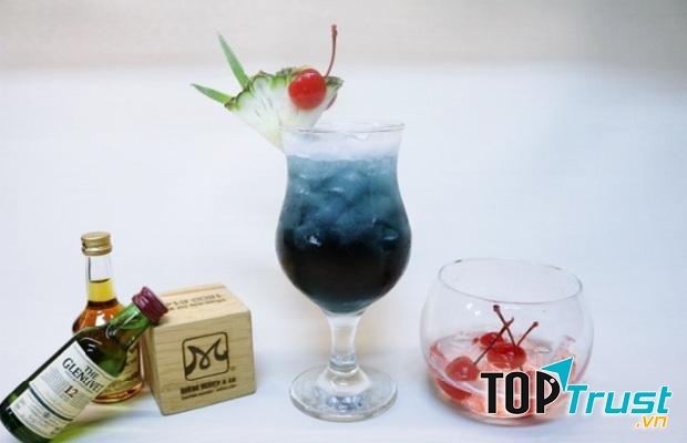 Cocktail Blue Hawaiian quyến rũ vị giác