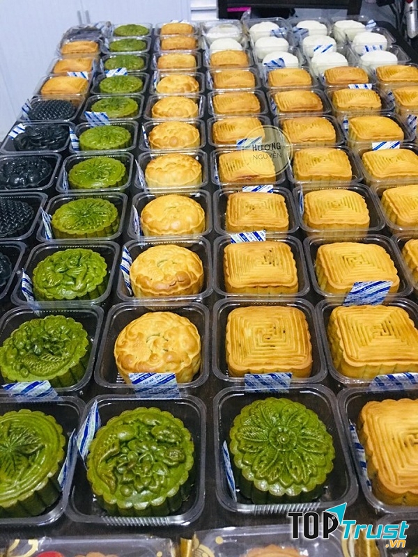 Ngoài bánh bắp thì bánh nướng cũng là một mặt hàng được khách lựa chọn nhiều