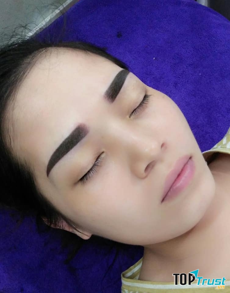 Hương Thảo phun xăm