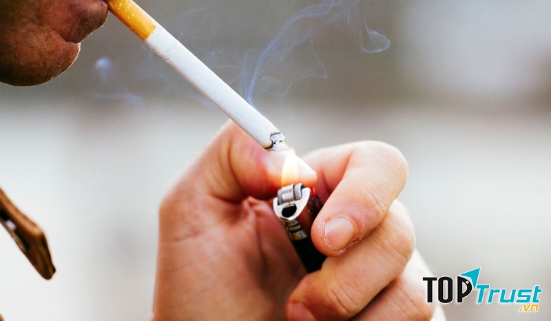 Hút thuốc lá khiến co mao mạch da đầu