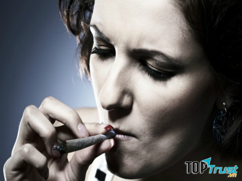 Hút thuốc lá, uống rượu bia khiến da bị khô và dễ bị nám