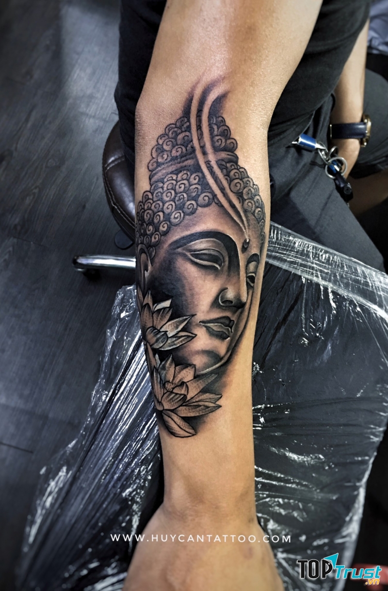 Huy Cận Tattoo