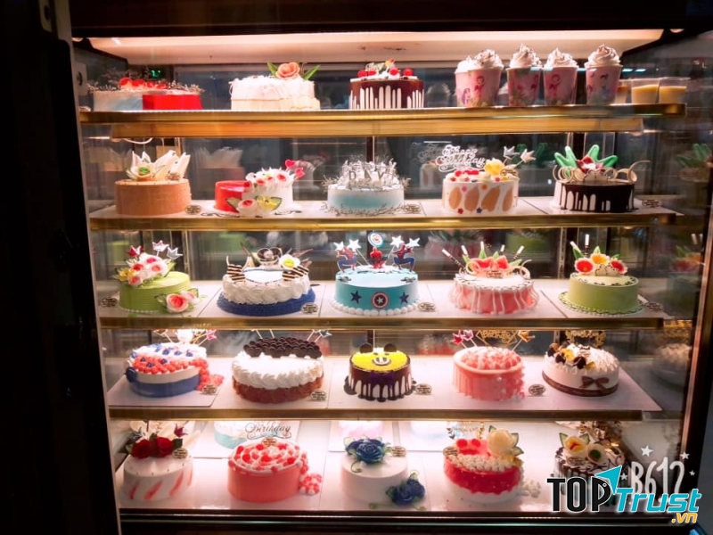 Nhiều mẫu bánh kem tại Huy Hoàng Bakery cho khách lựa chọn