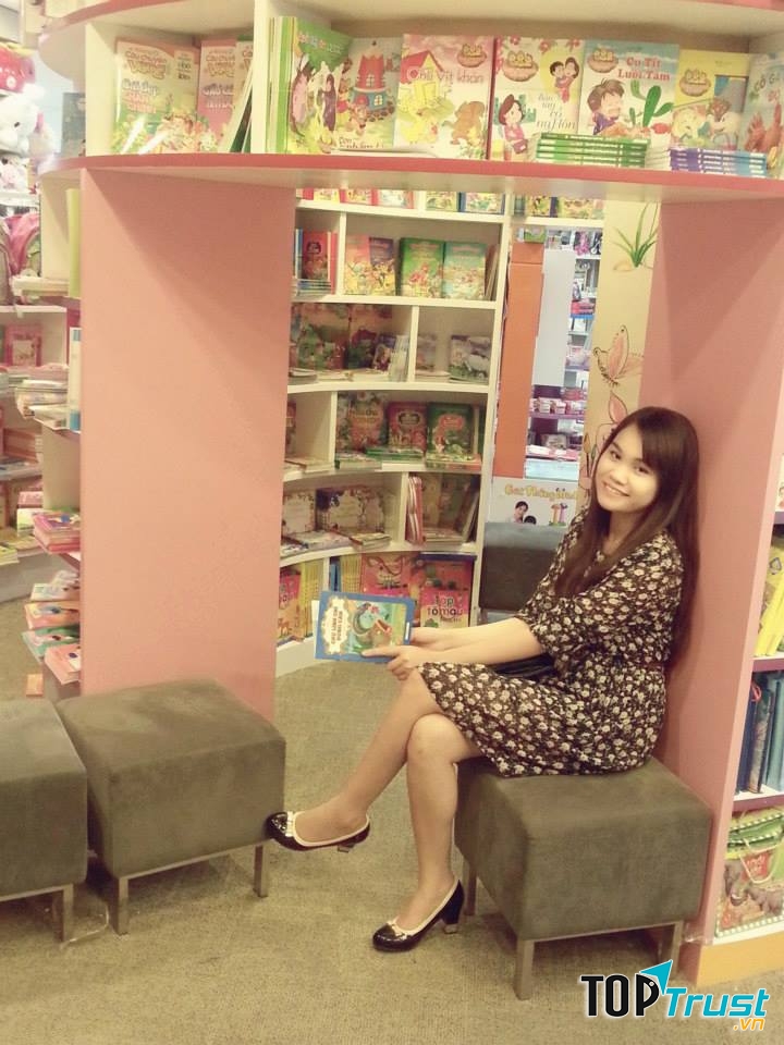 Huy Hoàng Bookstore Cafe