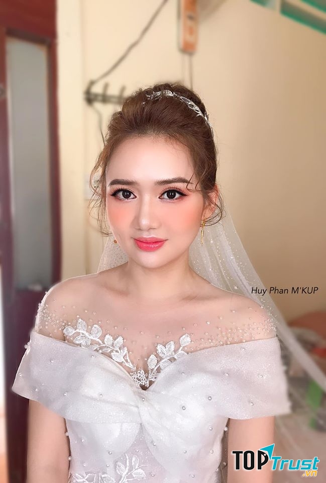 Huy Phan makeup