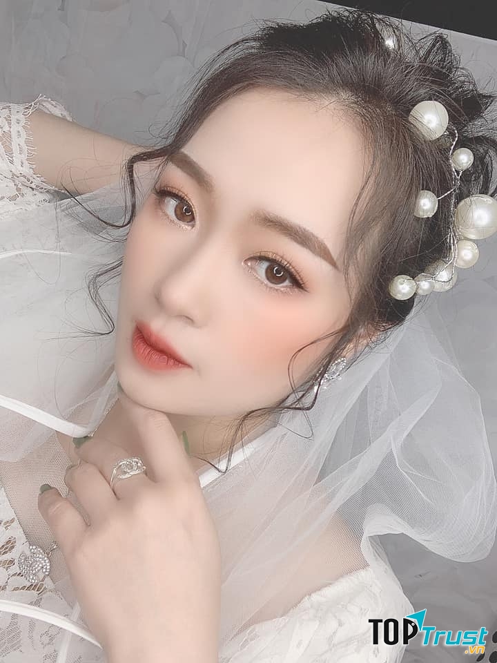 Huyền Kún Make Up