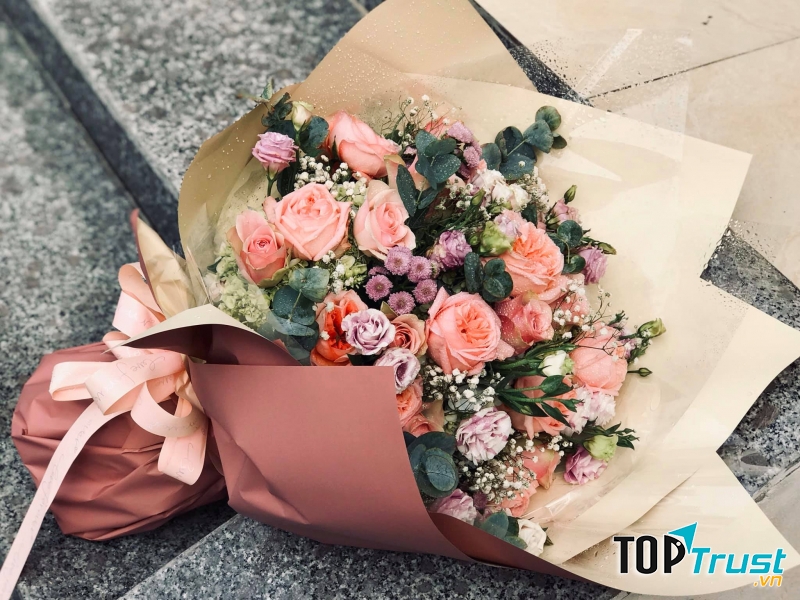 Có những yêu thương ngập tràn trong bó hoa ngày ấy, có những thủy chung năm tháng mãi mong chờ