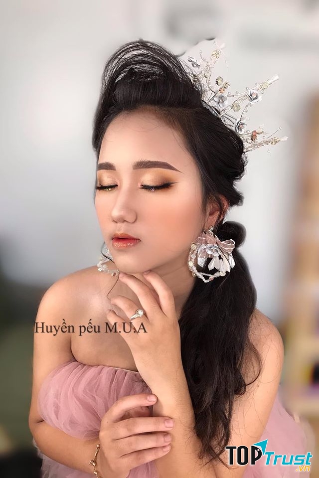 Huyền Pếu makeup