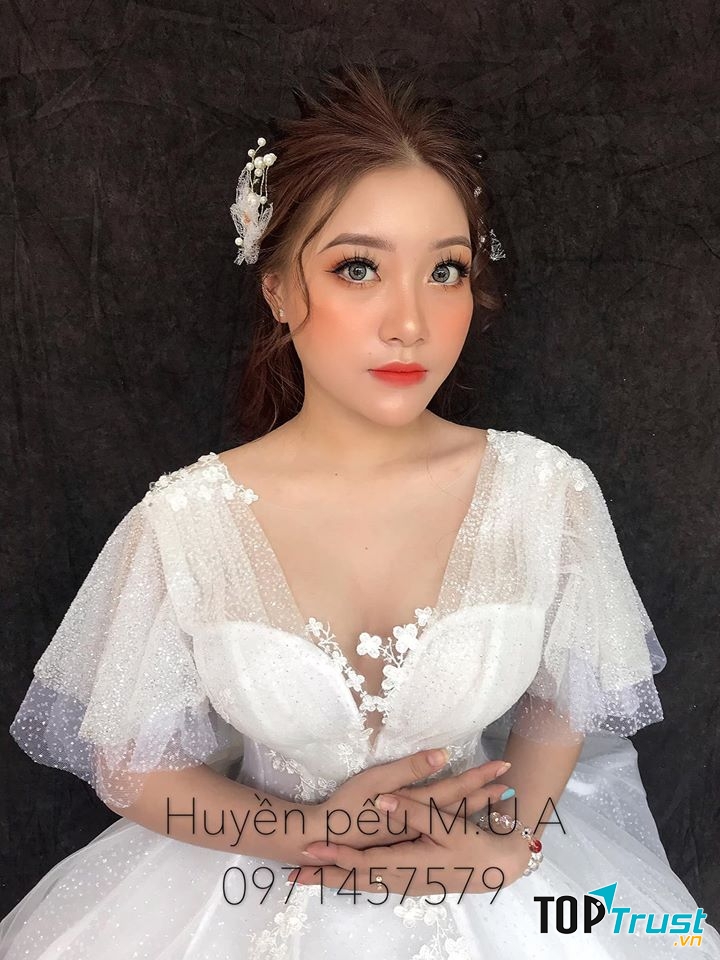 Huyền Pếu makeup