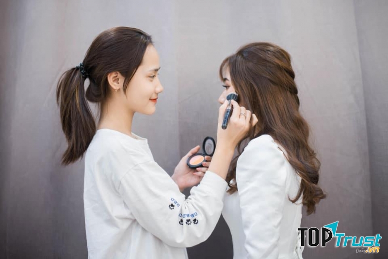 Quỳnh Trang make up