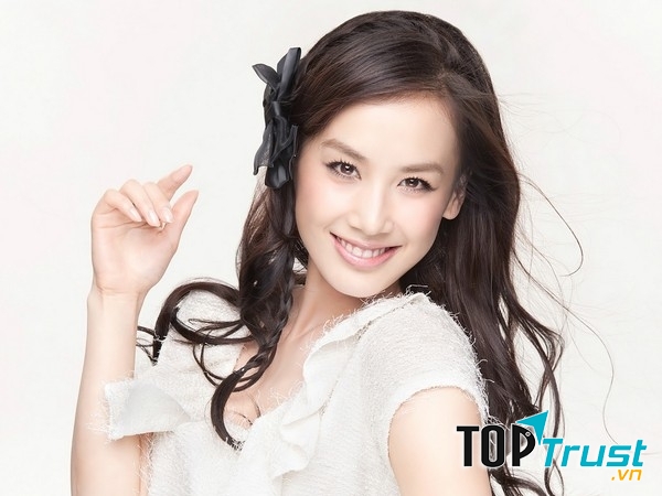 Huỳnh Thánh Y với tạo hình hiện đại.