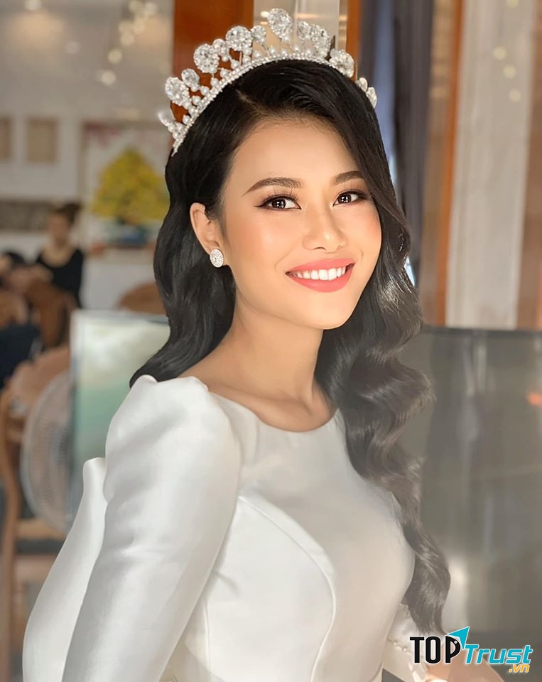 Hy Nguyễn Makeup (Hoang Gia Bridal)