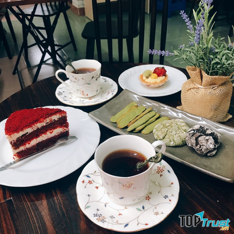 Set bánh và trà