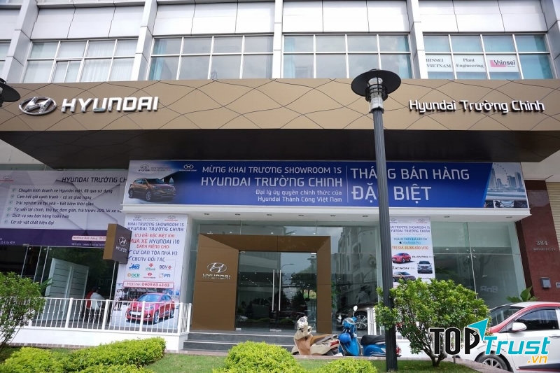 Hình ảnh showroom Hyundai Trường Chinh.