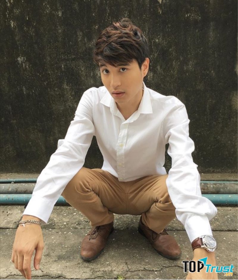 Tạo dáng cool ngầu của anh chàng - Nguồn: Instagram