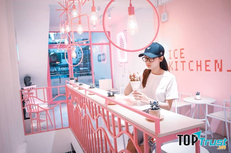 Đúng như tên gọi của mình, Ice Kitchen thực sự là một căn bếp dành riêng cho những món kem